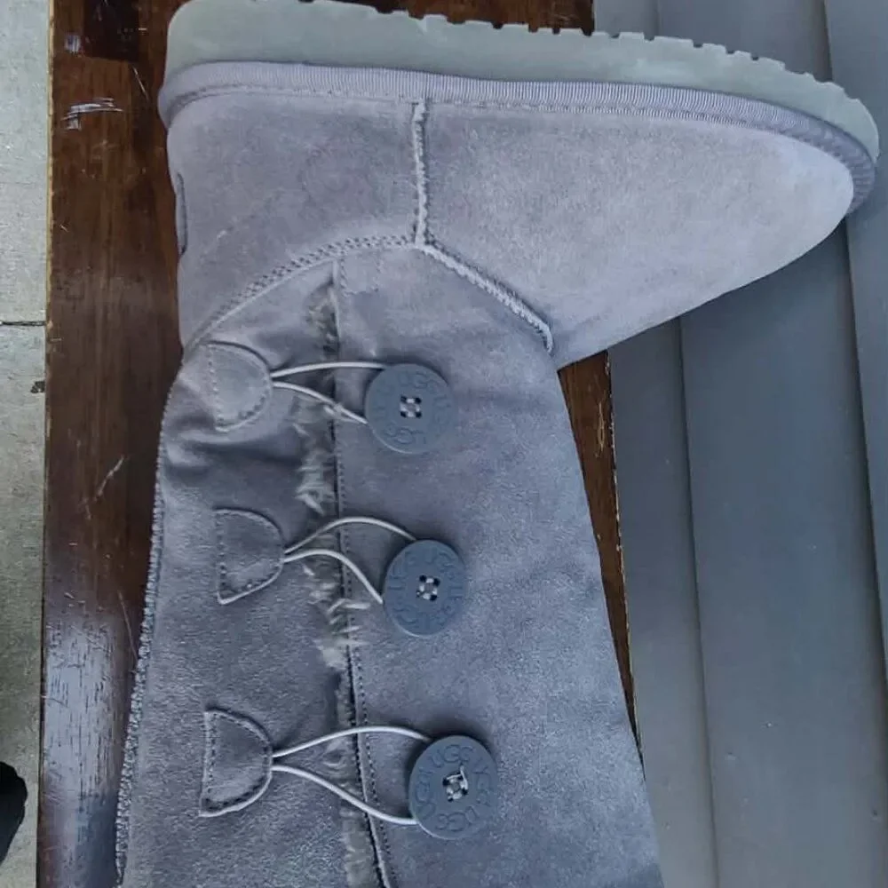 UGG Australia Gray Suede Triplet Bailey Button Boots size 8